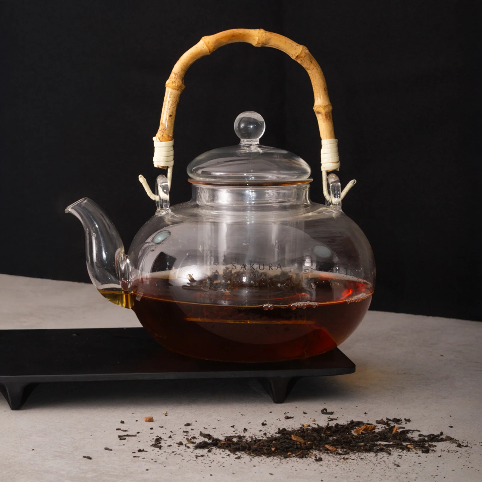 Tetera Brighton Sakura De Vidrio Borosilicato Premium Con Asa De Bambú 1 Litro - Image 2